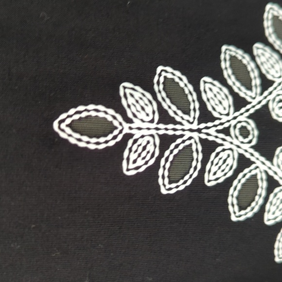 Lane Bryant Fits That Flatter Cutwork Floral Swing Top 26/28 - Picture 5 of 10